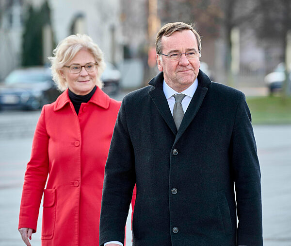 Dienstantritt des Bundesverteidigungsminister Boris Pistorius + Christine Lambrecht