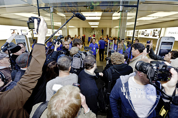 iPhone 4S Verkaufsstart - München - Apple Store Rosenstraße