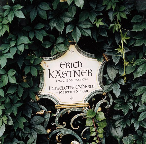 Grab von Erich Kästner