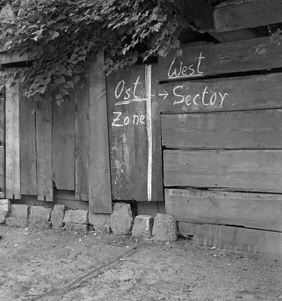 Kreidemarkierung der Zonengrenze, Berlin, 1950