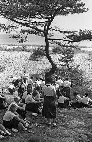 Mädchen im Ferienlager des Bund Deutscher Mädel, ca. 1937