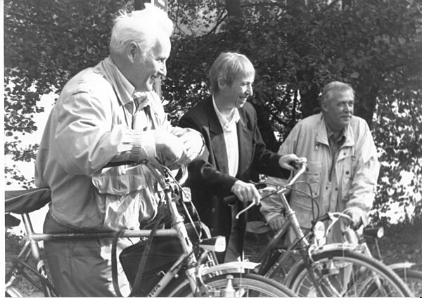 Potsdam Ministerin Regine Hildebrandt mit dem Fahrrad