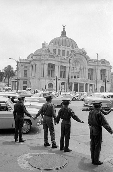 Stau im historischen Zentrum von Mexico City, 1970