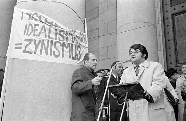 Demonstration von Assistenzärzten auf dem Königsplatz in München, 1970