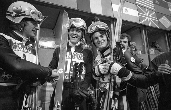 Die Sieger im Abfahrts-Wettbewerb bei der Siegerehrung, 1970