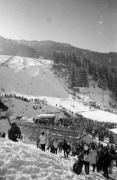 Blick auf eine der Pisten der Alpinen Skiweltmeisterschaft in Gröden, 1970