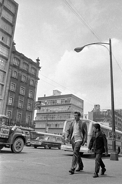 Straßenszene in Mexico City, 1970