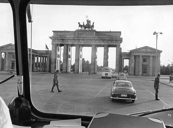 Das Brandenburger Tor, auf der östlichen Seite Berlins
