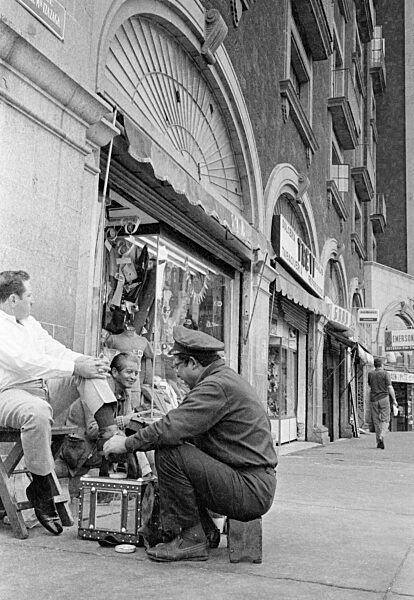 Schuhputzer in Mexico City, 1970