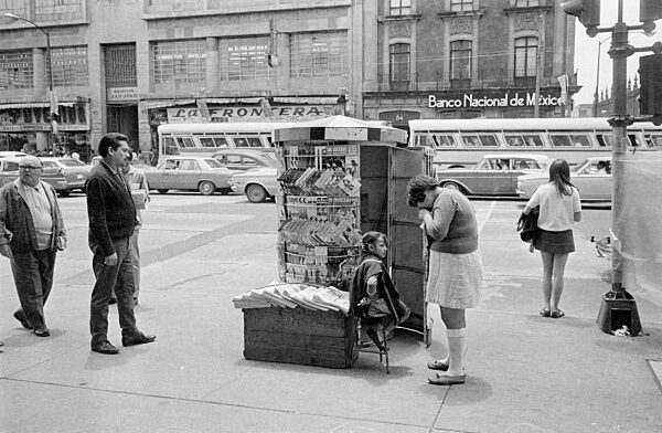 Zeitungsstand in Mexico City, 1970
