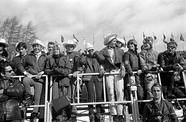 Blick auf einer Zuschauertribüne, 1970