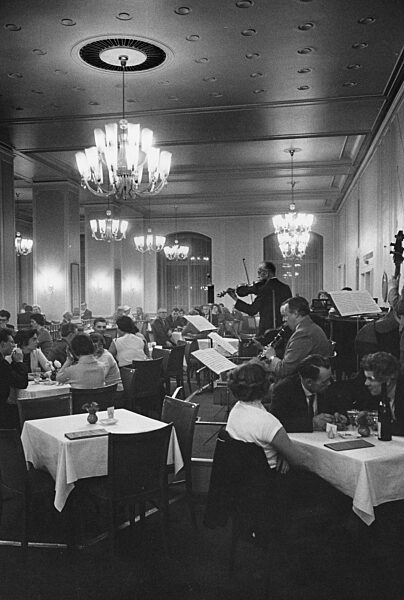 Musiker während einer Tanzveranstaltung in Leipzig, 1950'er Jahre