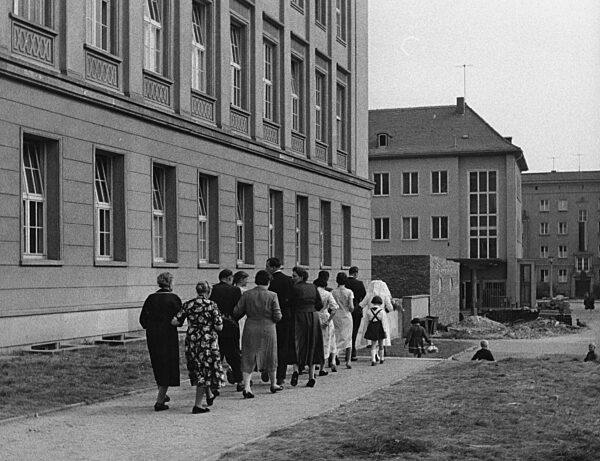 Hochzeitsgesellschaft in Stalinstadt, 1959