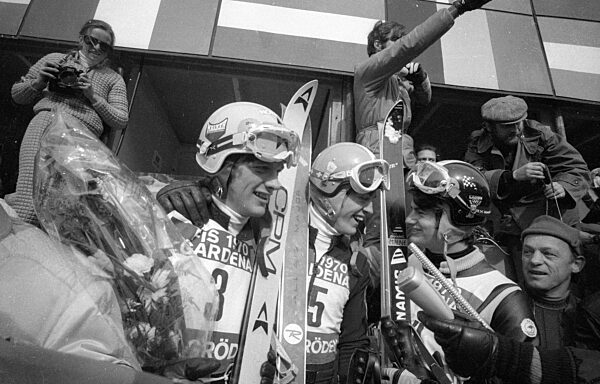 Die Sieger im Abfahrts-Wettbewerb bei der Siegerehrung, 1970