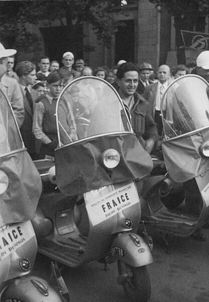 Französischer Club beim Vespa-Treffen in Düsseldorf, 1951