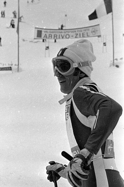 Ein Teilnehmer bei der Alpinen Skiweltmeisterschaft in Gröden, 1970