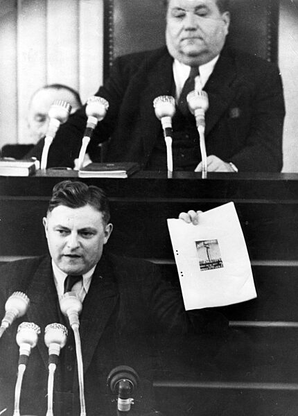 Franz Josef Strauß bei einer Rede vor dem Bundestag in Bonn