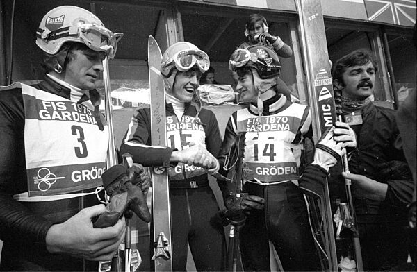 Die Sieger im Abfahrts-Wettbewerb kurz vor der Siegerehrung, 1970