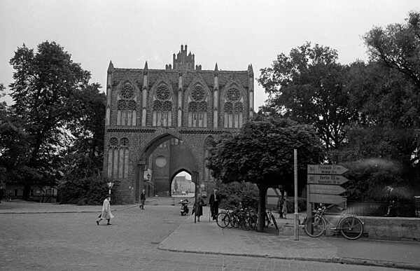Vortor des Treptower Tores in Neubrandenburg, 1963