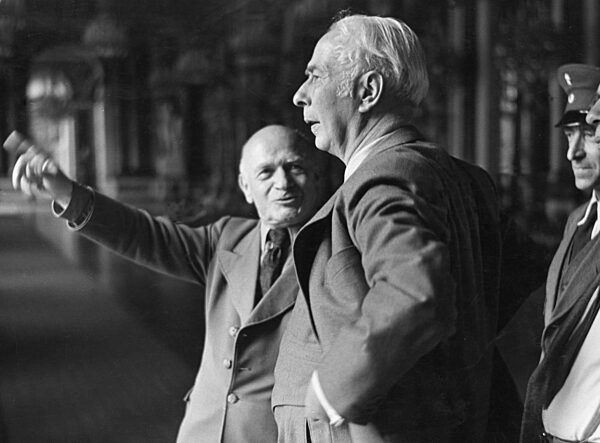 Theodor Heuss in Schloss Herrenchiemsee, 1949