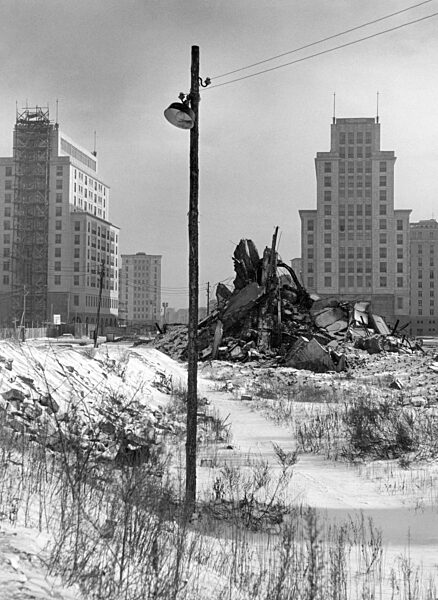 Gebäude der Stalinallee in Ostberlin, 1956