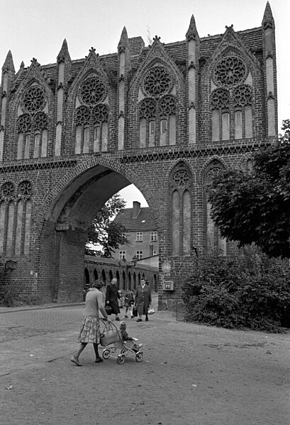 Vortor des Treptower Tores in Neubrandenburg, 1963