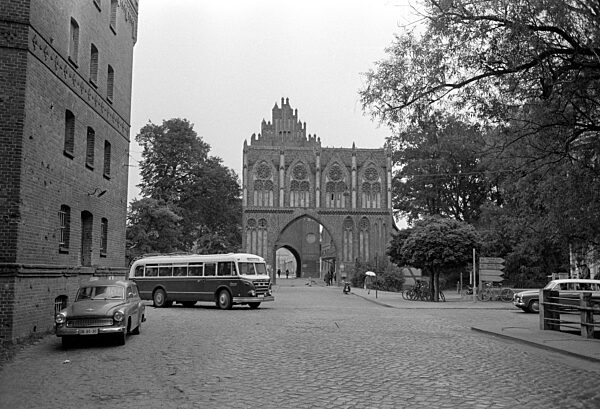 Treptower Tor und Vortor in Neubrandenburg, 1963