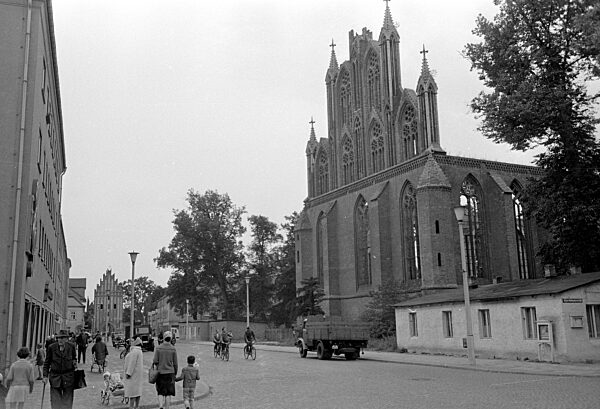 Gotischer Ostgiebel der Marienkirche in Neubrandenburg, 1963