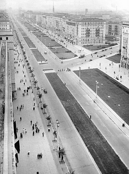 Die Stalinallee in Ostberlin