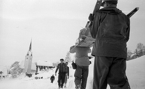 Bergungstrupp in Blons nach der Lawinenkatastrophe, 1954