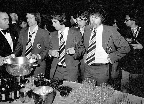 Wolfgang Overath, Gerd Müller und Paul Breitner bei der Feier zum WM Sieg in München, 1974