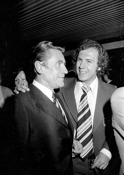 Manfred Schreiber und Franz Beckenbauer bei der Feier zum WM Sieg in München, 1974