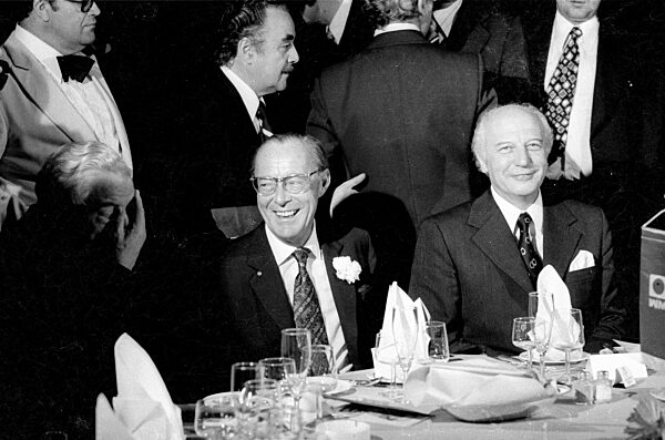 Bernhard zur Lippe-Biestfeld und Walter Scheel bei der Feier zum WM Sieg in München, 1974