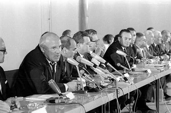 Jury-Sitzung zum Architektenwettbewerb für die Olympiabauten in München, 1967
