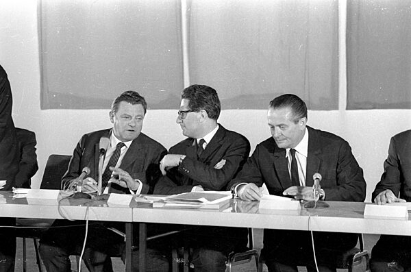 Jury-Sitzung zum Architektenwettbewerb für die Olympiabauten in München, 1967