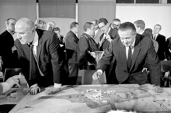 Jury-Sitzung zum Architektenwettbewerb für die Olympiabauten in München, 1967