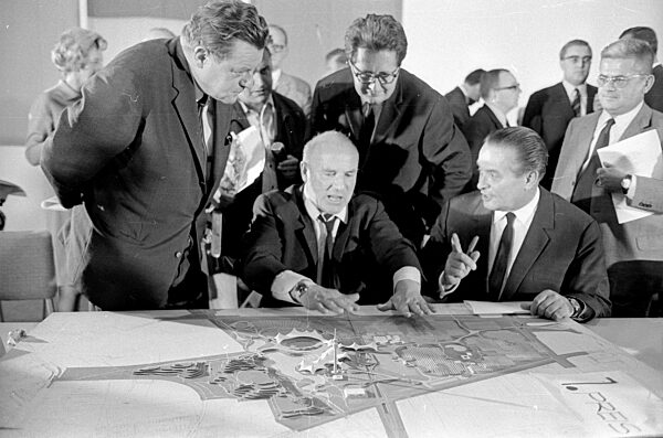 Jury-Sitzung zum Architektenwettbewerb für die Olympiabauten in München, 1967