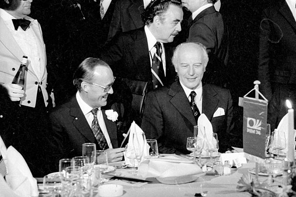 Bernhard zur Lippe-Biestfeld und Walter Scheel bei der Feier zum WM Sieg in München, 1974