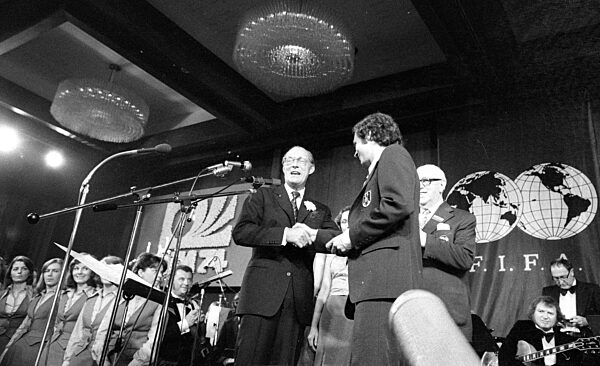 Bernhard zur Lippe-Biesterfeld und Franz Beckenbauer bei der Feier zum WM Sieg in München, 1974