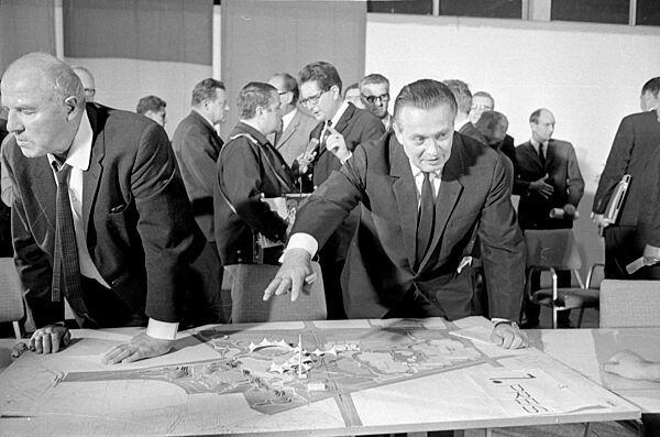 Jury-Sitzung zum Architektenwettbewerb für die Olympiabauten in München, 1967
