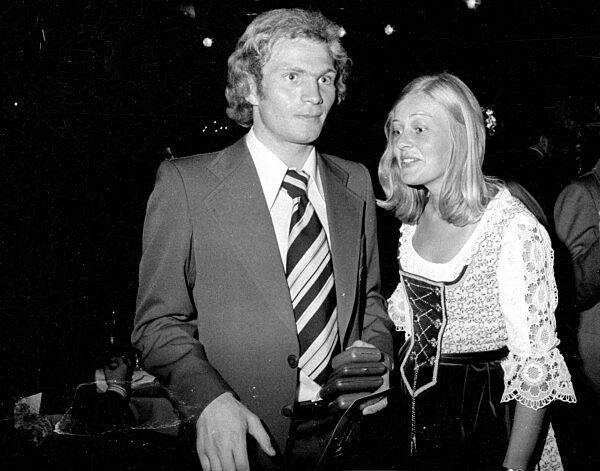 Uli und Susi Hoeneß bei der Feier zum WM Sieg in München, 1974