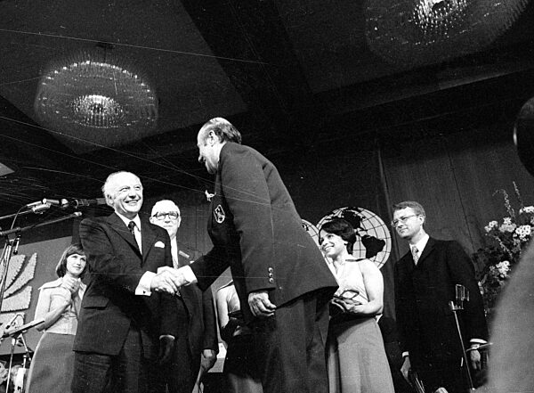 Walter Scheel und Helmut Schön bei der Feier zum WM Sieg in München, 1974