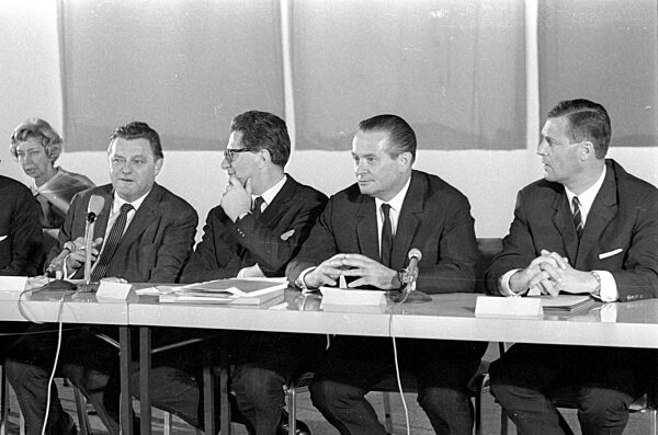 Jury-Sitzung zum Architektenwettbewerb für die Olympiabauten in München, 1967