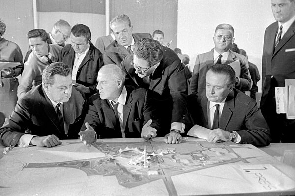 Jury-Sitzung zum Architektenwettbewerb für die Olympiabauten in München, 1967