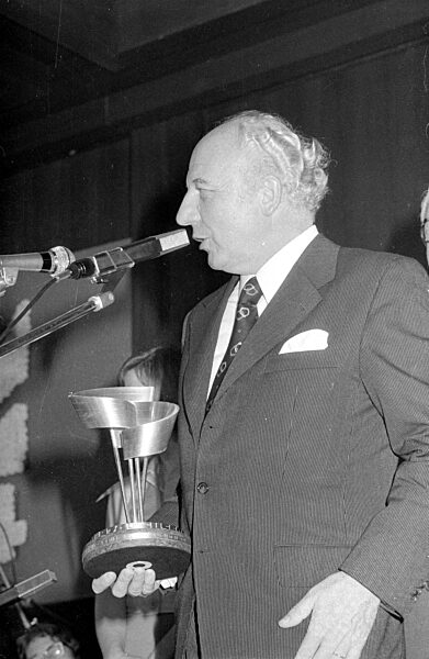 Walter Scheel bei der Feier zum WM Sieg in München, 1974