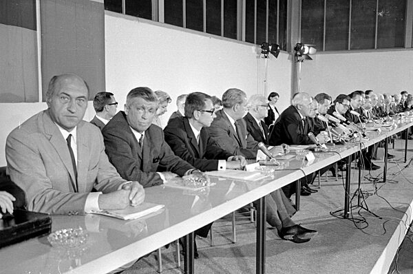 Jury-Sitzung zum Architektenwettbewerb für die Olympiabauten in München, 1967