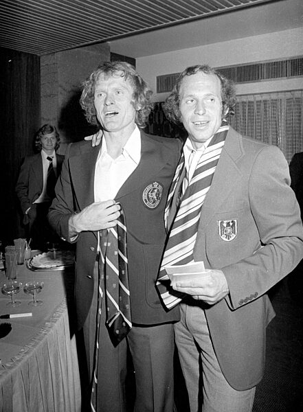 Sepp Maier und Eddy Treijtel bei der Feier zum WM Sieg in München, 1974