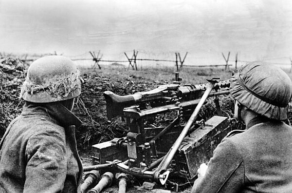 Machinengewehr guards at the Don Bend, 1942