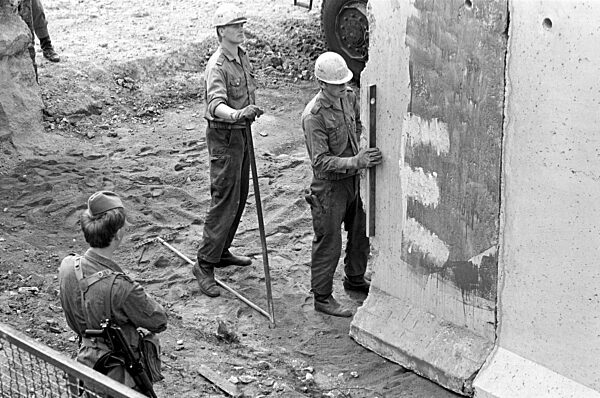 Arbeiten an der Berliner Mauer