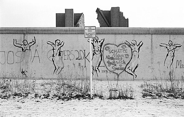 Trümmer der Versöhnungskirche an der Berliner Mauer